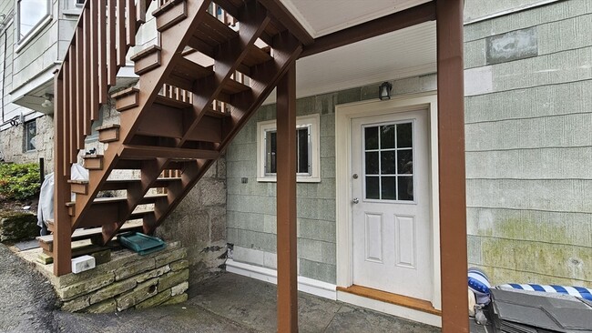 21 Chase St, Unit #B in Newton, MA - Building Photo - Building Photo