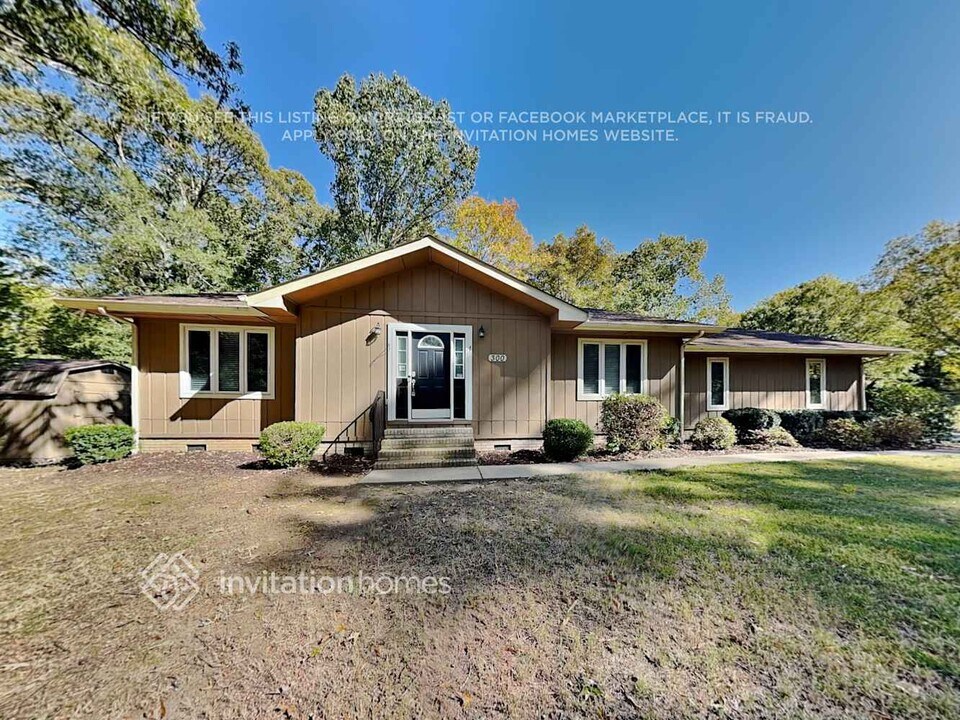 300 1st St in Spencer, NC - Foto de edificio