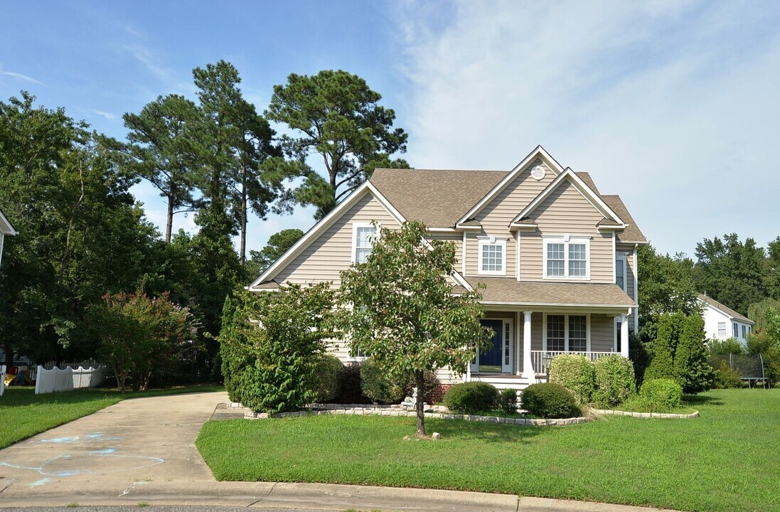 13401 Sailmaker Ln in Carrollton, VA - Building Photo