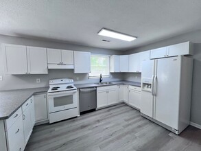 168 Polly Dr in Statesville, NC - Foto de edificio - Building Photo