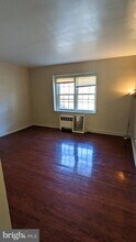 732 Melon Terrace-Unit -UNIT B in Philadelphia, PA - Building Photo - Building Photo
