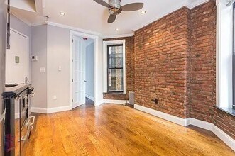 3 W 103rd St in New York, NY - Building Photo - Building Photo