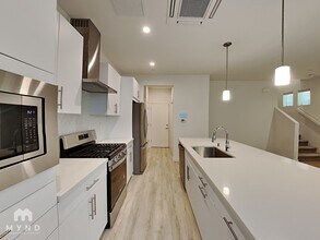 236 Log Pond Ln in Sacramento, CA - Building Photo - Building Photo