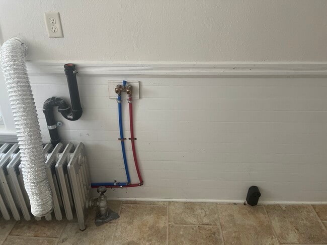 66 Cisco St, Unit 2 in Southbridge, MA - Foto de edificio - Building Photo