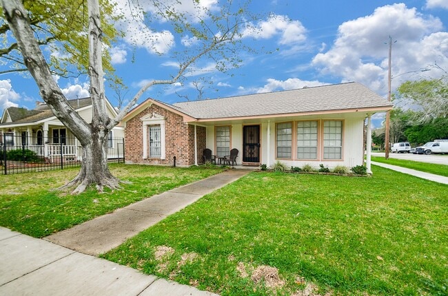 property at 701 Redan St
