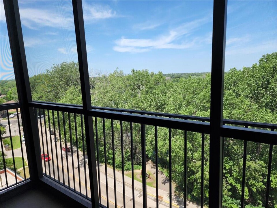 6500 Woodlake Dr-Unit -805 in Richfield, MN - Building Photo