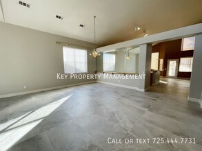 8545 Highland View in Las Vegas, NV - Building Photo - Building Photo