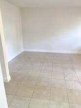 101 NE 41st St in Oakland Park, FL - Building Photo - Building Photo