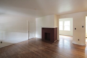 320 Whitney Ave, Unit 320 in Pittsburgh, PA - Foto de edificio - Building Photo