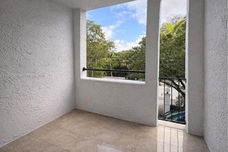 1660 NE 135th St in North Miami, FL - Building Photo - Building Photo