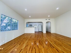 7515 De Longpre Ave in Los Angeles, CA - Building Photo - Building Photo