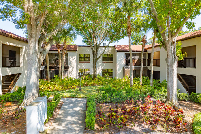 Estancia Condominiums in Clearwater, FL - Foto de edificio - Building Photo