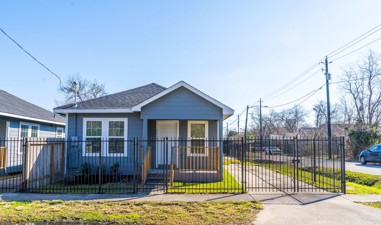 3331 Sampson St in Houston, TX - Building Photo