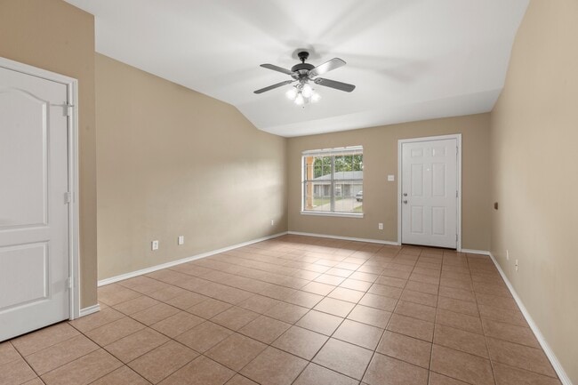213 Shelley Ln in Lindale, TX - Building Photo - Building Photo