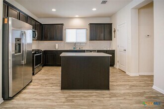 242 Mossycup Dr in San Marcos, TX - Building Photo - Building Photo