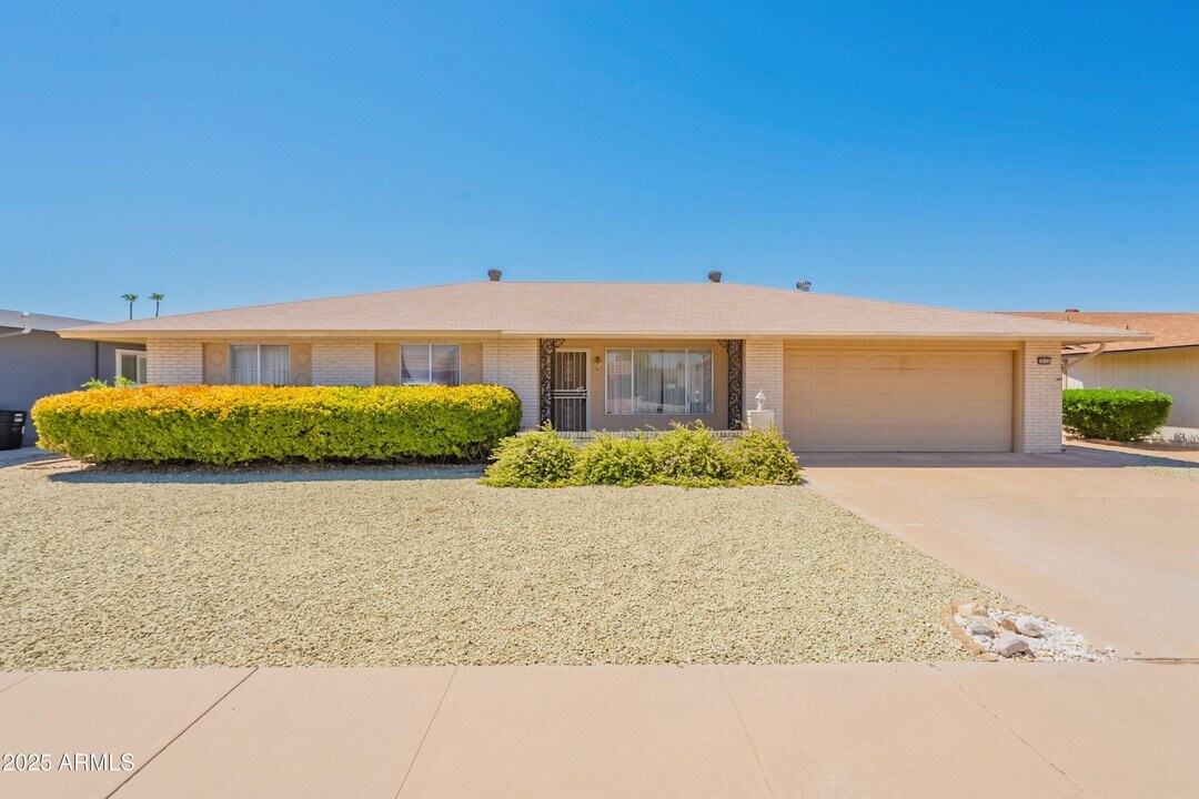10733 W Loma Blanca Dr in Sun City, AZ - Building Photo