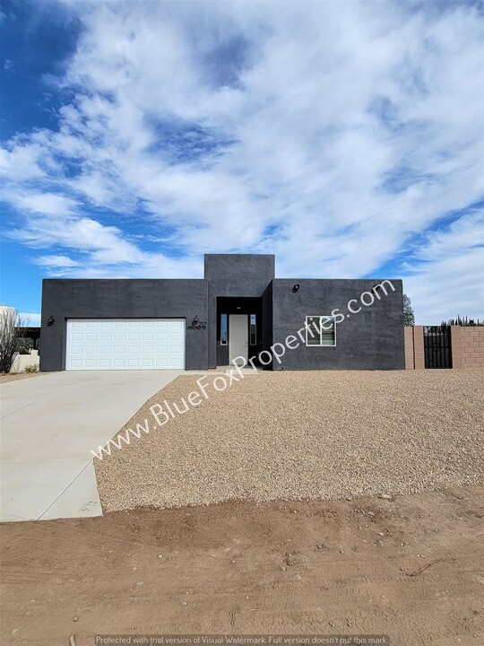 237 S Montgomery Ave in Corona De Tucson, AZ - Building Photo