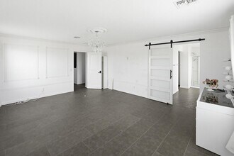 6815 W Encinas Ln in Phoenix, AZ - Building Photo - Building Photo