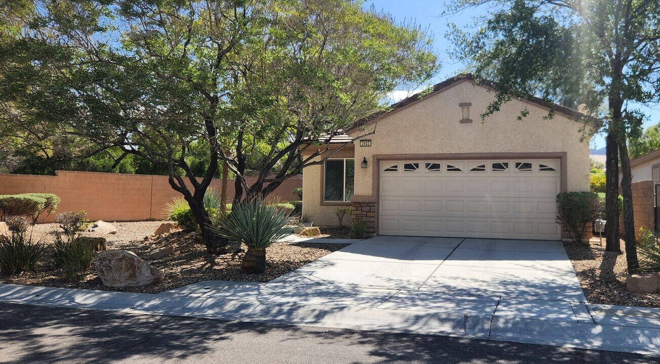 2403 Andromeda Ave in Henderson, NV - Building Photo