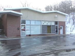 644-648 S Main St in Algonquin, IL - Foto de edificio - Building Photo