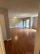 925 High Path Rd in Windsor, CT - Building Photo - Building Photo