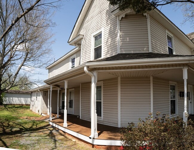 405 N Main St in China Grove, NC - Building Photo - Building Photo