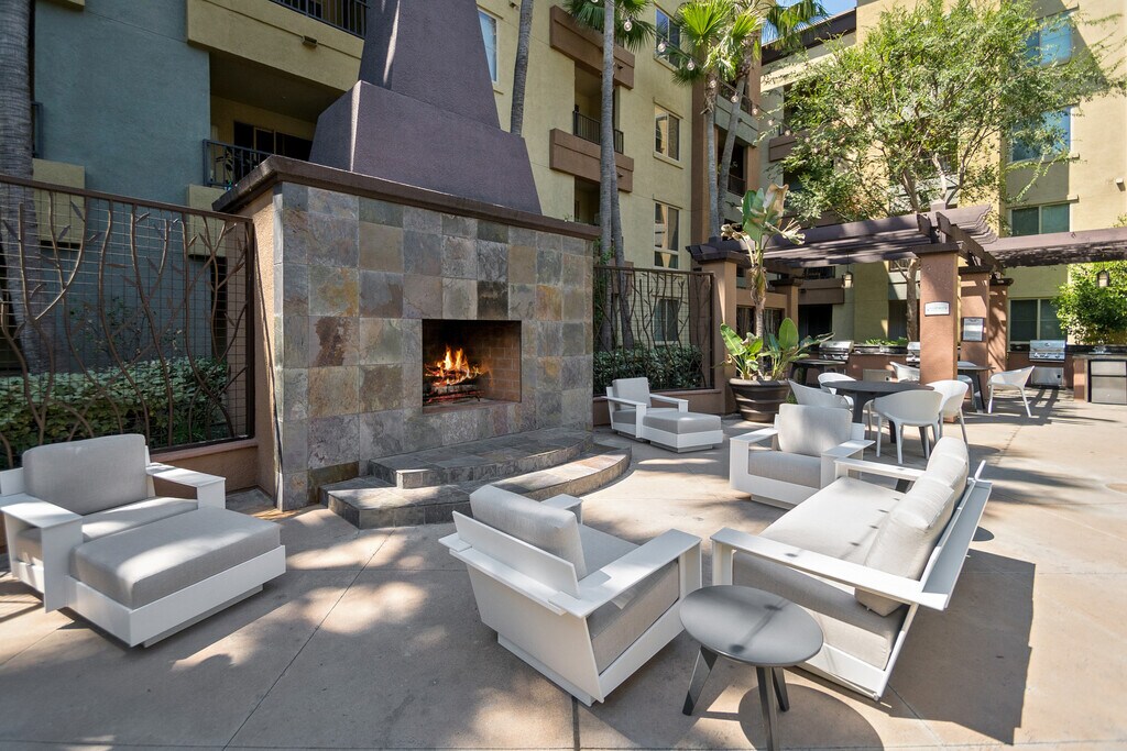 AMLI Warner Center Woodland Hills, CA Apartments