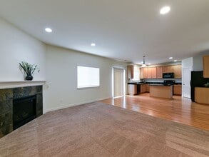 11921 SE 238th Pl in Kent, WA - Building Photo - Building Photo