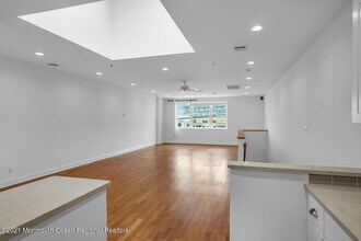 24 Broad St in Red Bank, NJ - Building Photo - Building Photo