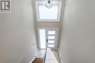 135 Ashbrook Ct in Milton, ON - Building Photo - Building Photo