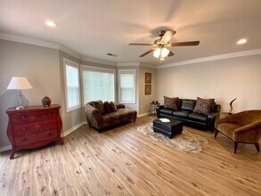 110 Adams Way in Sayville, NY - Building Photo - Building Photo