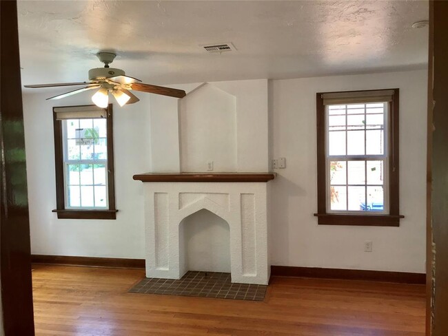 2329 NW 22nd St in Oklahoma City, OK - Foto de edificio - Building Photo