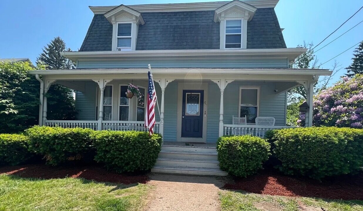 48 Bank St, Unit 2 in North Attleboro, MA - Foto de edificio