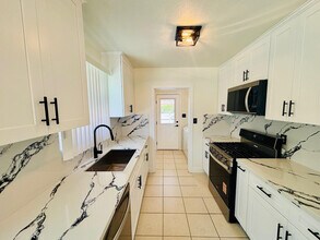 6534 Balcom Ave in Reseda, CA - Building Photo - Building Photo