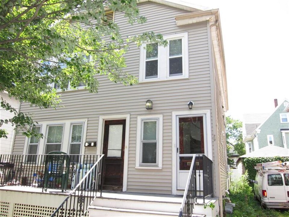 29 Corinthian Rd, Unit 2 in Somerville, MA - Building Photo