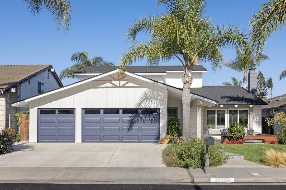 19722 Rumford Ln in Huntington Beach, CA - Building Photo