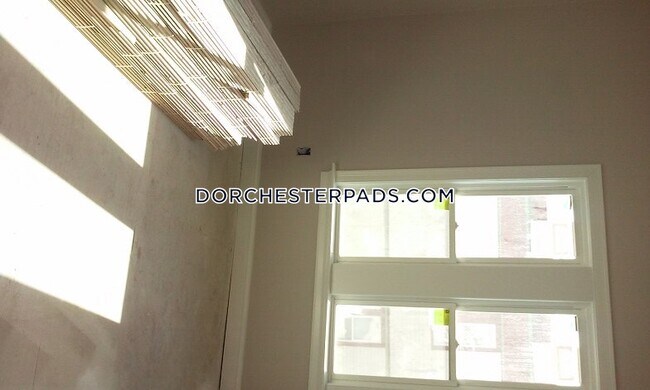 355 Adams St-Unit -A in Boston, MA - Building Photo - Building Photo