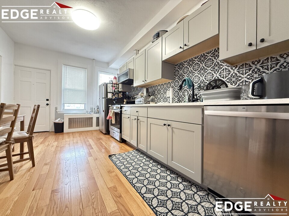 203 High St, Unit 1 in Brookline, MA - Building Photo