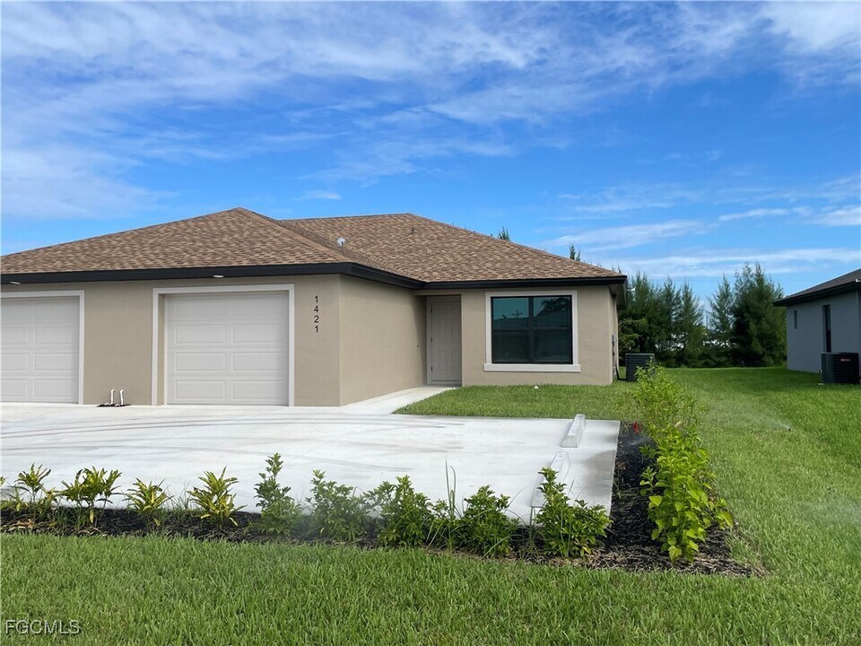 1421 Gleason Pkwy in Cape Coral, FL - Building Photo