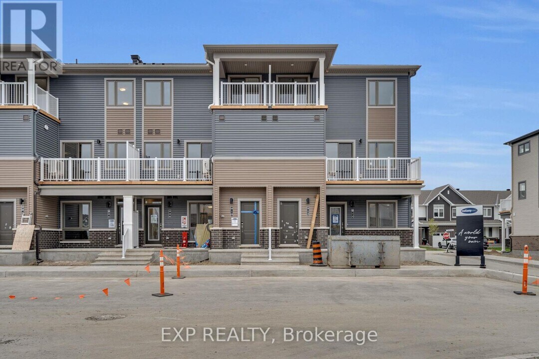912 Lillian Freiman Private in Ottawa, ON - Building Photo