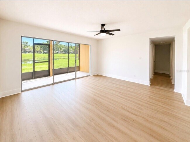 200 Country Club Dr, Unit 1505 in Largo, FL - Building Photo - Building Photo