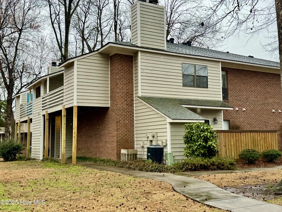 120 Hidden Branches Close in Winterville, NC - Building Photo