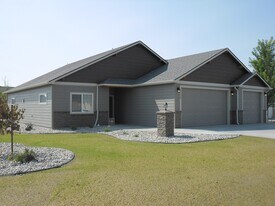 1320 E Chelan Ct in Deer Park, WA - Building Photo