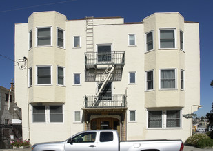 493-495 Merritt Ave in Oakland, CA - Foto de edificio - Building Photo