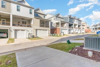 1006 Gateway Commons Cir in Wake Forest, NC - Building Photo - Building Photo