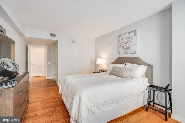 616 E St NW, Unit 321 in Washington, DC - Building Photo - Building Photo