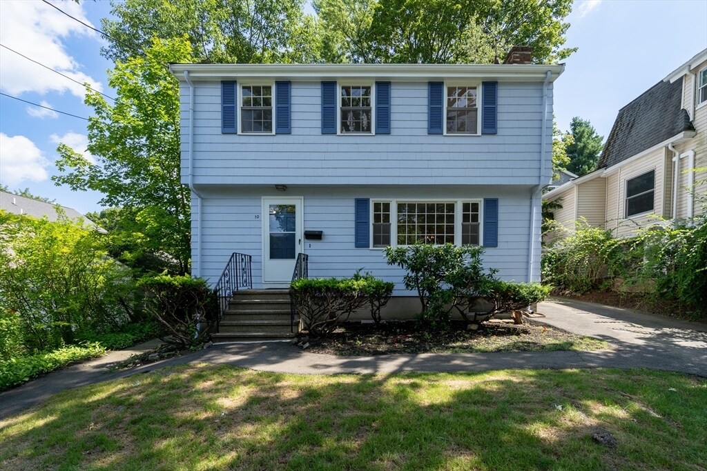 10 Colburn St in Waltham, MA - Building Photo