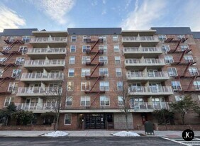 68-20 Selfridge St in Queens, NY - Building Photo