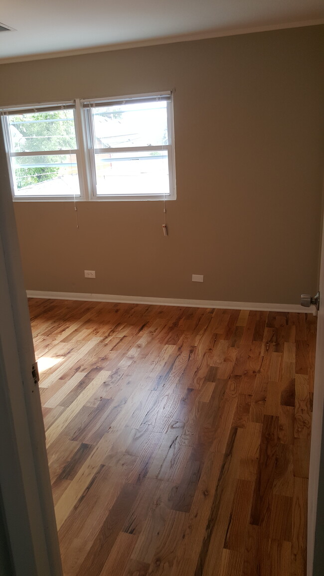 2415 N Central Ave, Unit 2dn Floor in Chicago, IL - Building Photo - Building Photo