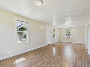 3511 Guerneville Rd in Santa Rosa, CA - Building Photo - Building Photo